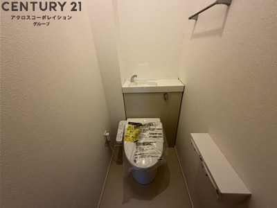 トイレ　温水洗浄便座付きのトイレです♪