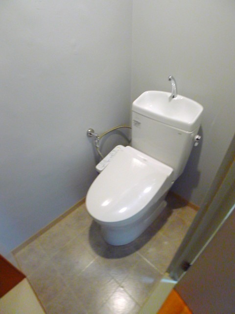 地下鉄桜通線 車道駅 徒歩5分 5階建 築46年のトイレ写真