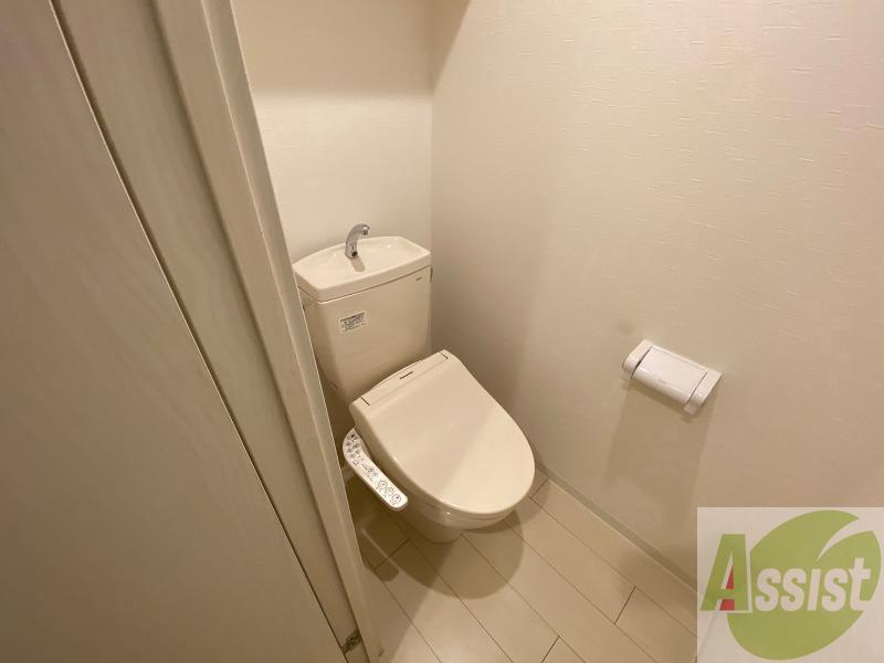 トイレ　ウォシュレット機能がついたトイレです。安心して使用できます。