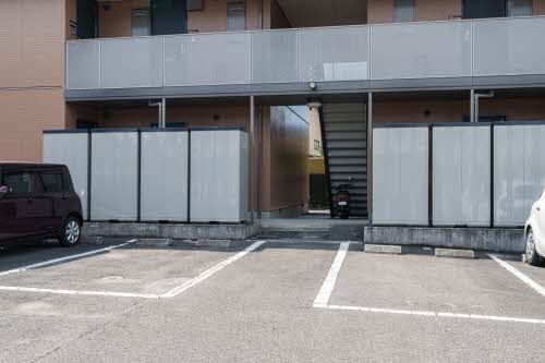 建物外観　駐車場