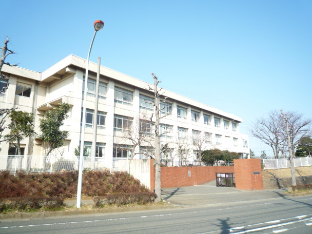 小学校　藤沢市立滝の沢小学校（小学校）まで750m
