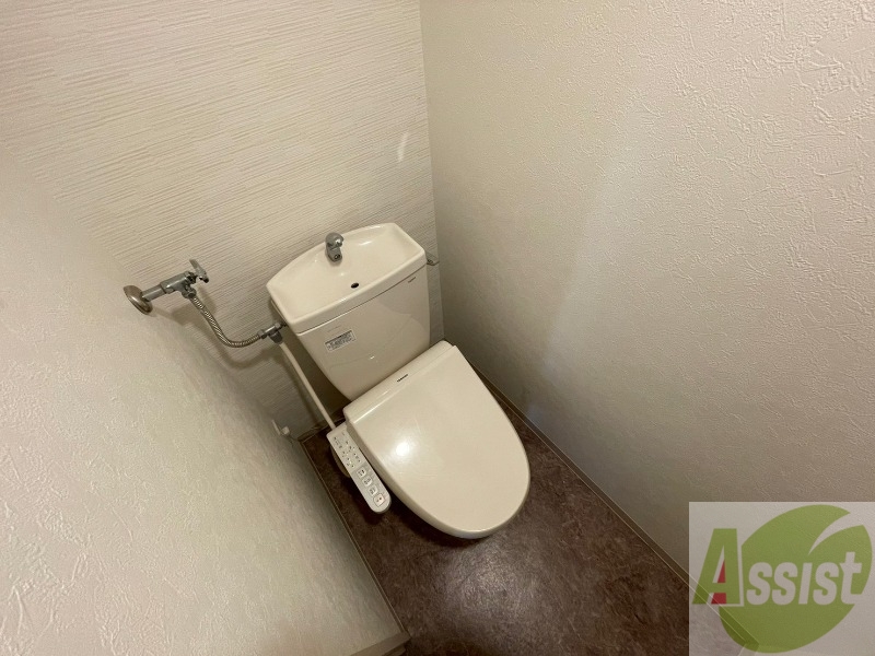 トイレ　こちらはトイレです。清潔感があり、安心して使用できます。