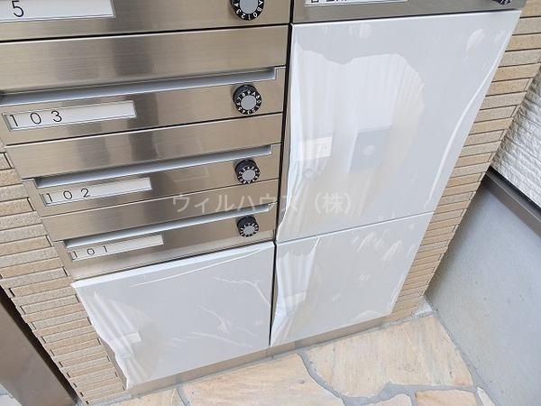 エントランス　荷物の受け取りに便利な宅配ＢＯＸ！