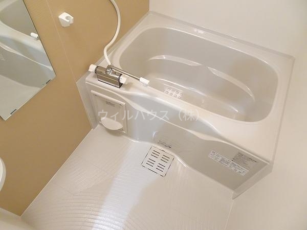 バス・シャワールーム　浴室乾燥機付きバス！