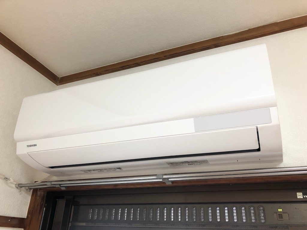 その他設備　エアコンを新規交換致しました。10帖用タイプです。