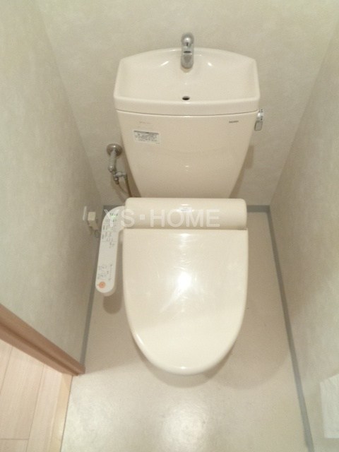 ＪＲ中央線 荻窪駅 徒歩11分 3階建 築14年のトイレ写真