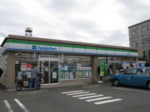 コンビニ　ファミリーマート川越豊田本店（コンビニ）まで628m