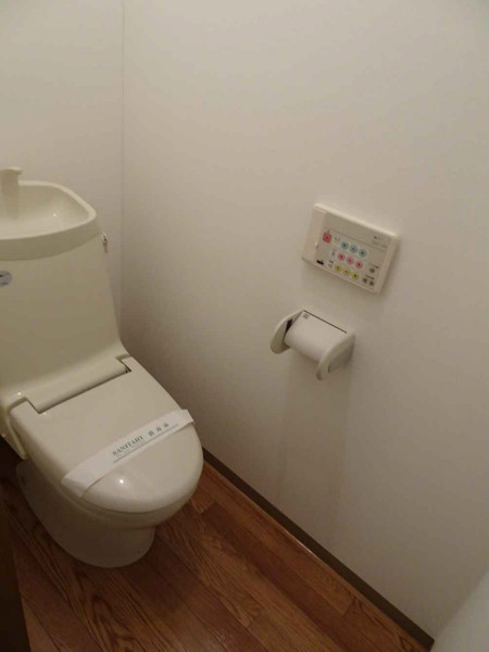 地下鉄烏丸線 烏丸御池駅 徒歩5分 8階建 築35年のトイレ写真