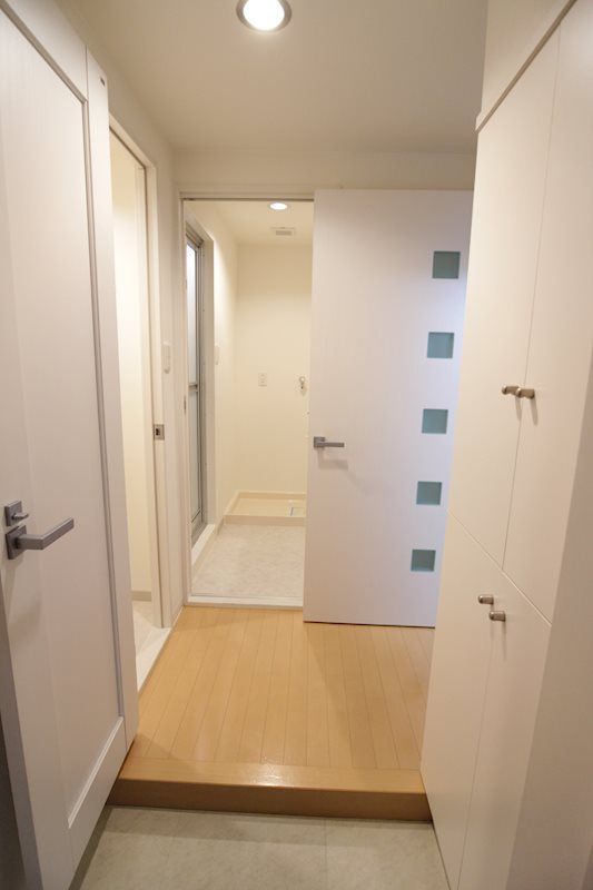 玄関　（別タイプ参考写真）アソシエール千川　豊島区高松２