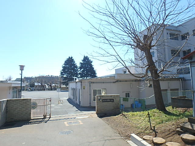 小学校　横浜市立岡津小学校（小学校）まで300m