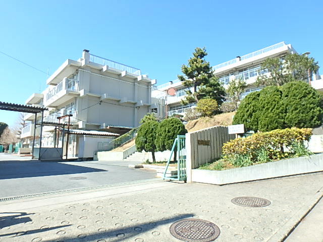中学校　横浜市立岡津中学校（中学校）まで350m