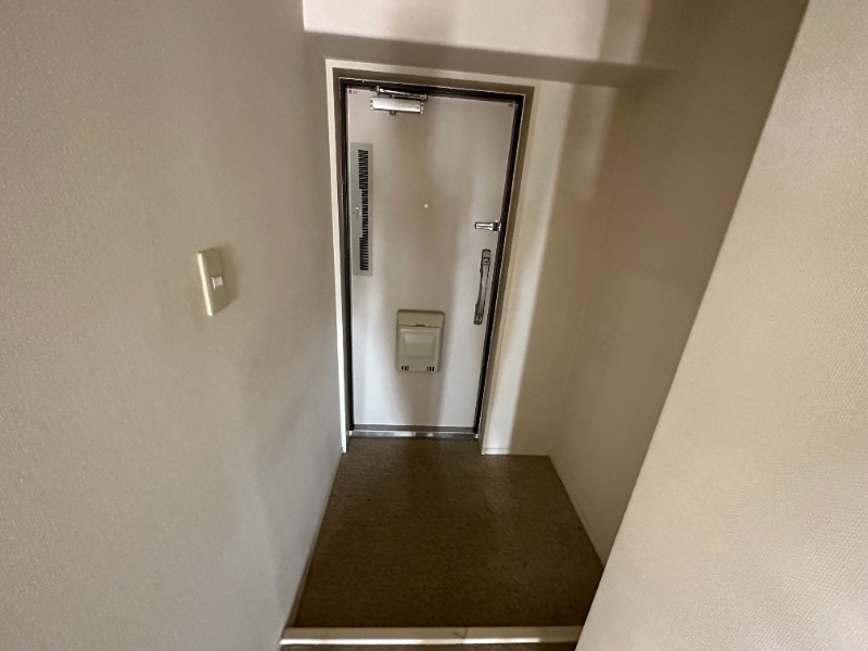 玄関　給湯設備になってます。