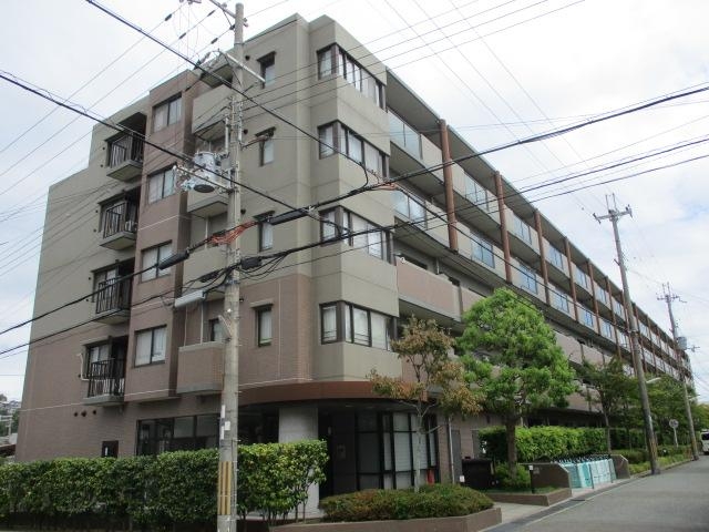 建物外観　堂々とした建物です。さすが分譲タイプですね。