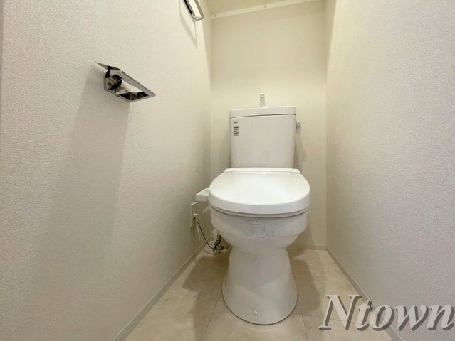 トイレ　落ち着いた色調のトイレです
