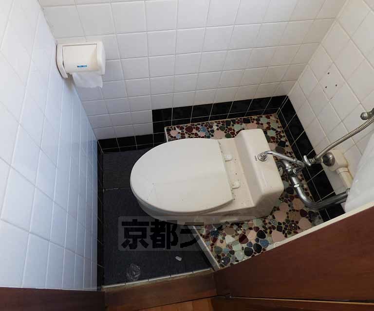 地下鉄烏丸線 北大路駅 徒歩37分 2階建 築57年のトイレ写真