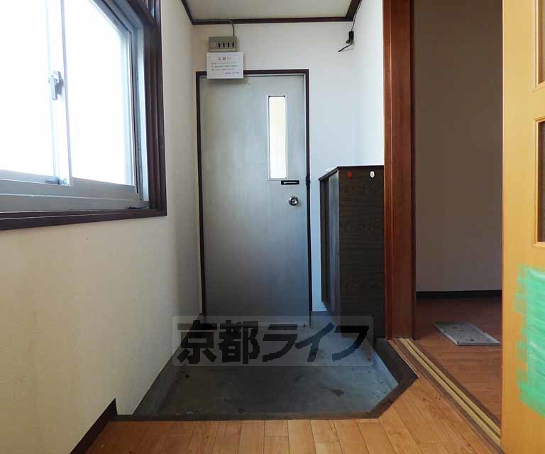 地下鉄烏丸線 北大路駅 徒歩37分 2階建 築57年の玄関写真