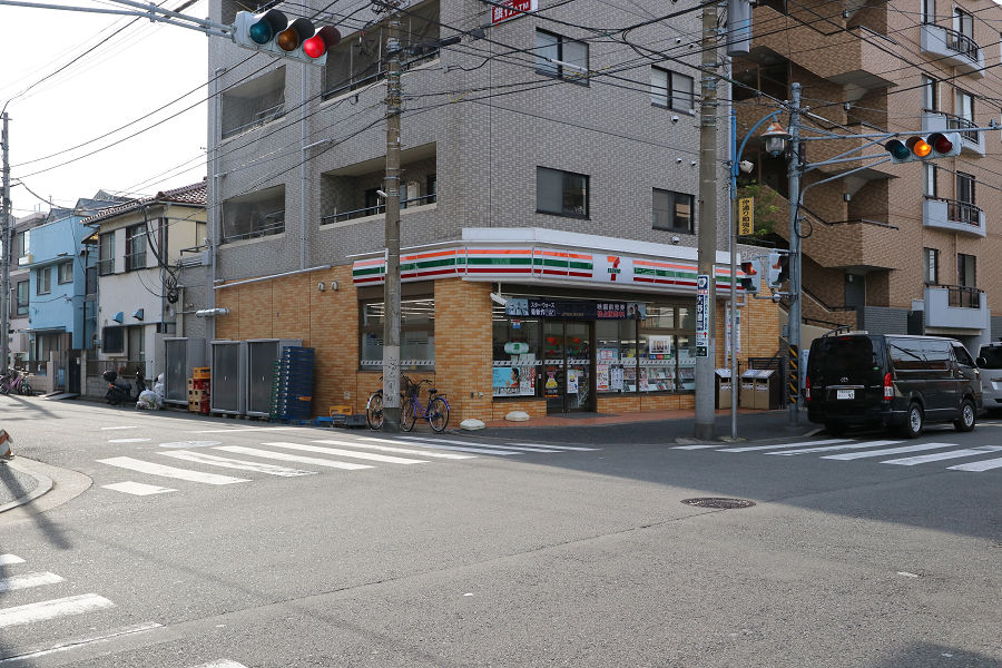 ＪＲ京浜東北線 鶴見駅 バス乗車時間：12分 最寄りバス停で下車 徒歩4分 3階建 築16年の周辺写真