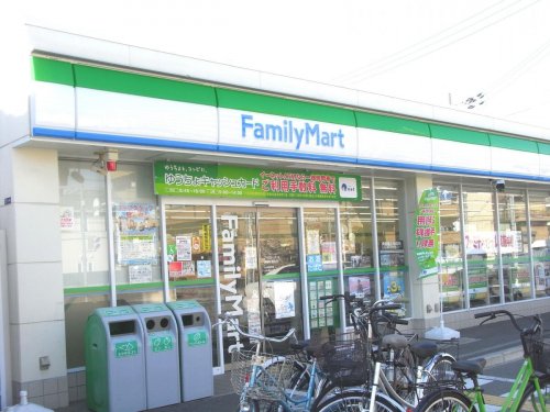 コンビニ　ファミリーマート西堤本通西店（コンビニ）まで322m