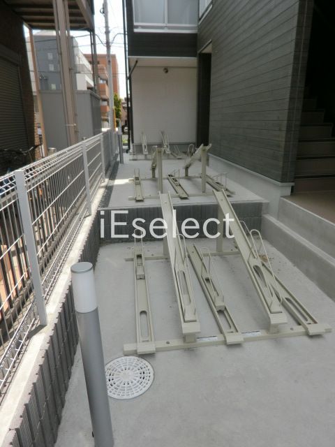 駐車場　自転車はこちらへ