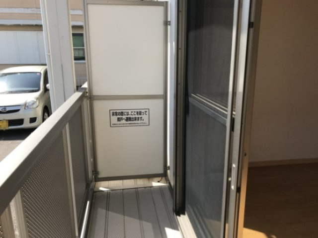 バルコニー　同物件別部屋です。