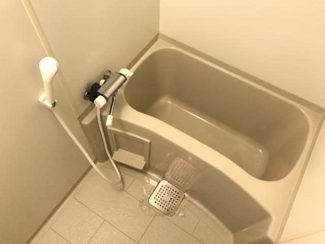 バス・シャワールーム　コンパクトで使いやすいお風呂です