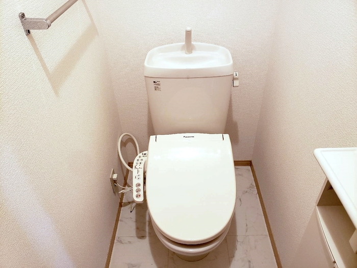 トイレ　温水洗浄便座付き☆