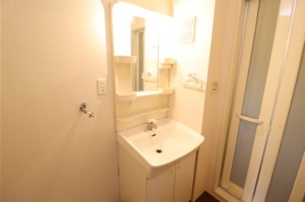 洗面設備　同建物別部屋写真