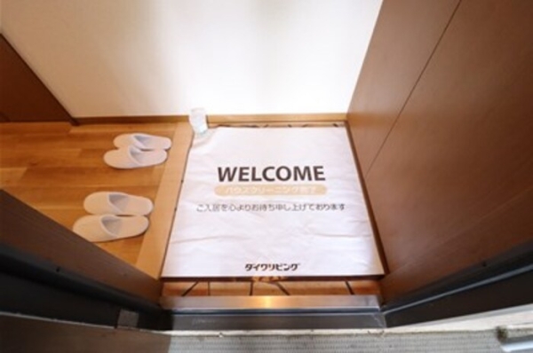玄関　同建物別部屋写真