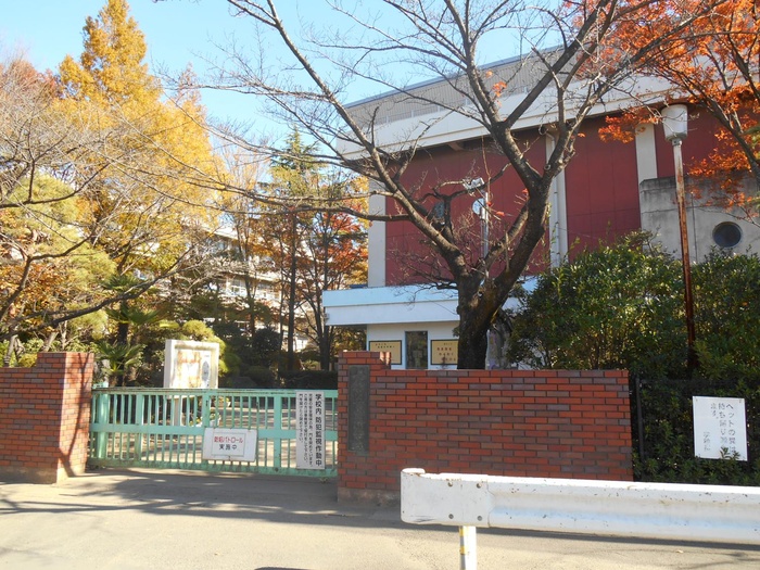 小学校　瓦葺小学校（小学校）まで940m