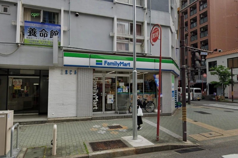 コンビニ　ファミリーマート 栄武平通店（コンビニ）まで74m