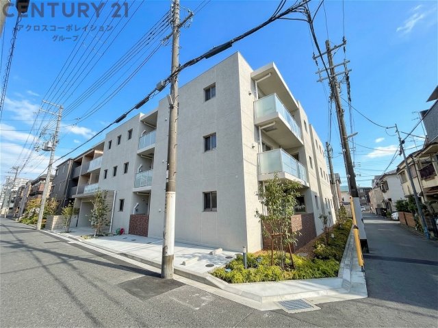 建物外観　オートロックで外部の人が簡単に出入りできないため安心です！