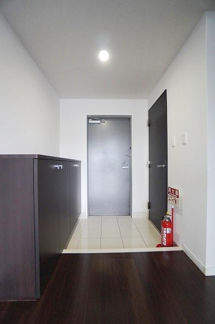 玄関　別部屋の写真です