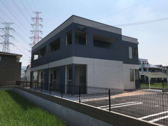 駐車場　おしゃれな外観です