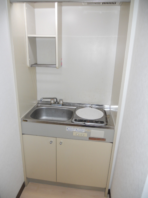 東急田園都市線 三軒茶屋駅 徒歩7分 3階建 築34年のキッチン写真