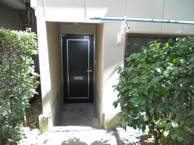 東急田園都市線 三軒茶屋駅 徒歩7分 3階建 築34年の外観写真