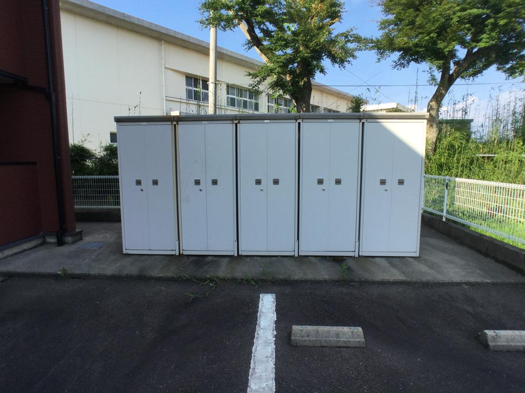 その他共有部分　物置があるのでタイヤの収納ができます