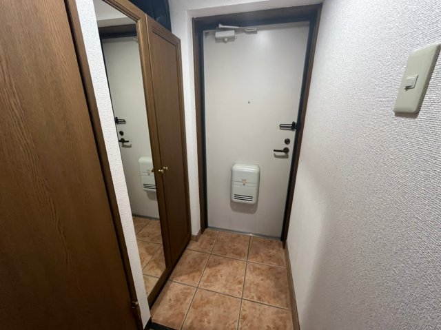 玄関　サプリーム神田 ※反転タイプ