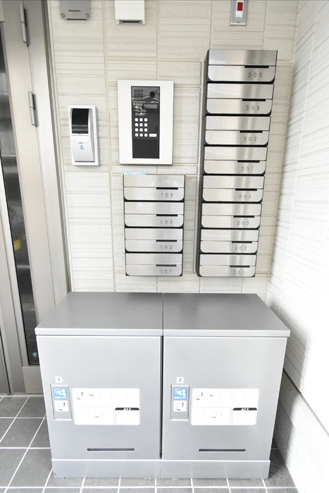 エントランス　オートロック、集合ポスト、宅配ボックス