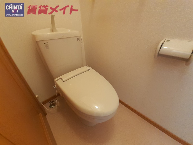 【津市一志町新沢田のアパートのトイレ】