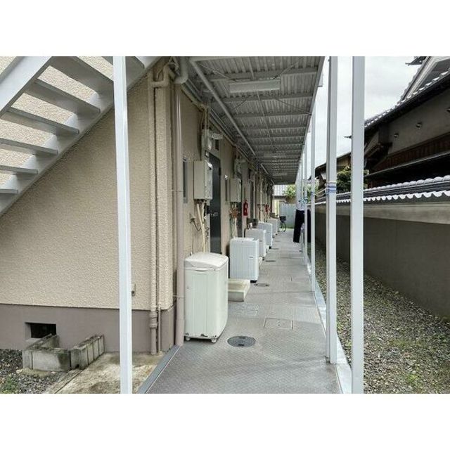 【吹田市岸部南のアパートのロビー】