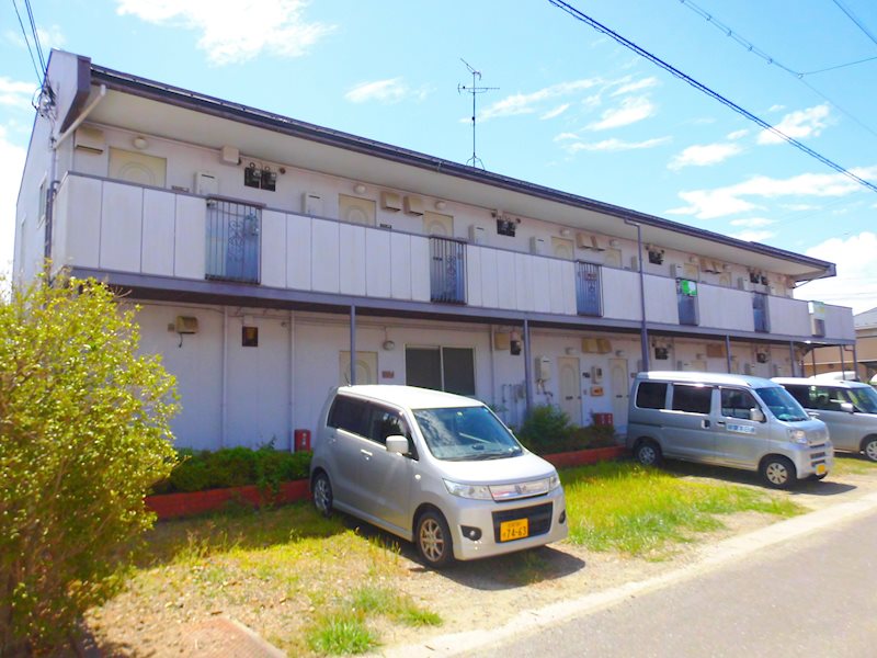 近江八幡市音羽町のアパートの建物外観