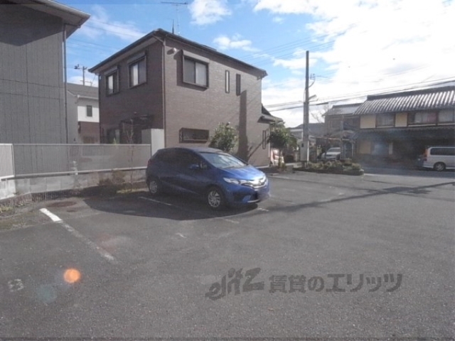 【コンフォール中川の駐車場】