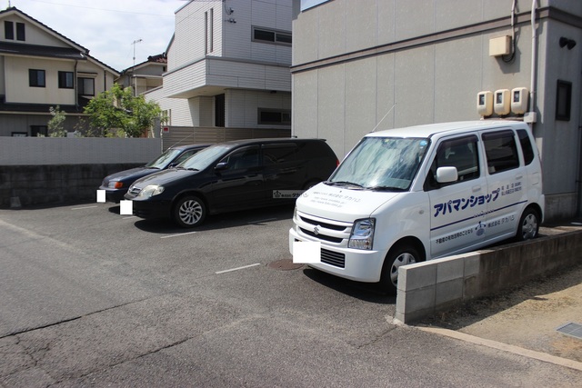 【福山市沖野上町のアパートの駐車場】