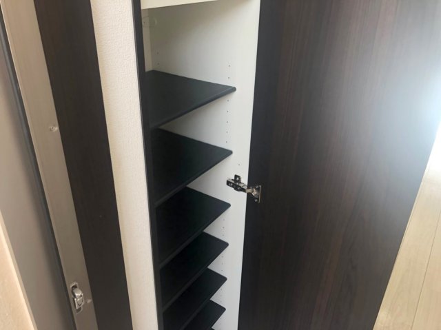 玄関　※退去前の為、別部屋の写真になっております。