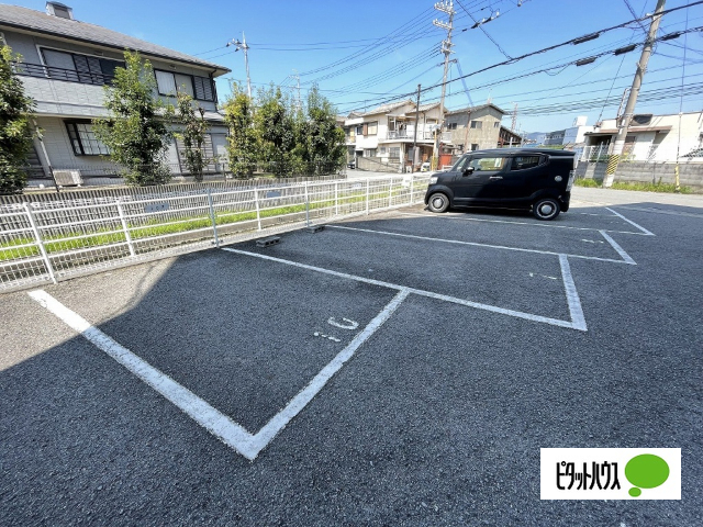 【グランドハイツ福島３０８号室の駐車場】