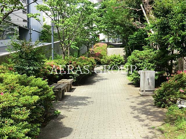 【渋谷区千駄ヶ谷のマンションの公園】