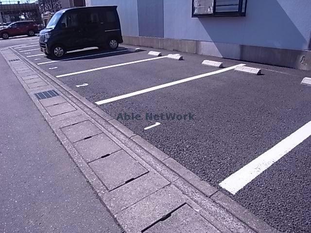 【岐阜市茜部菱野のマンションの駐車場】