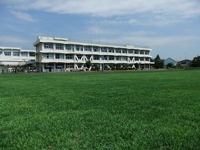 【八王子市長沼町のマンションの小学校】