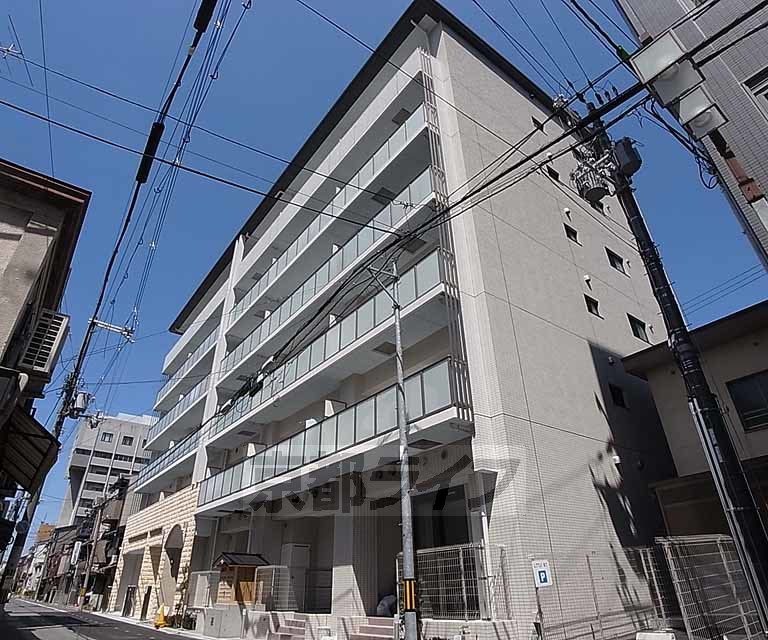 京都市中京区聚楽廻東町のマンションの建物外観