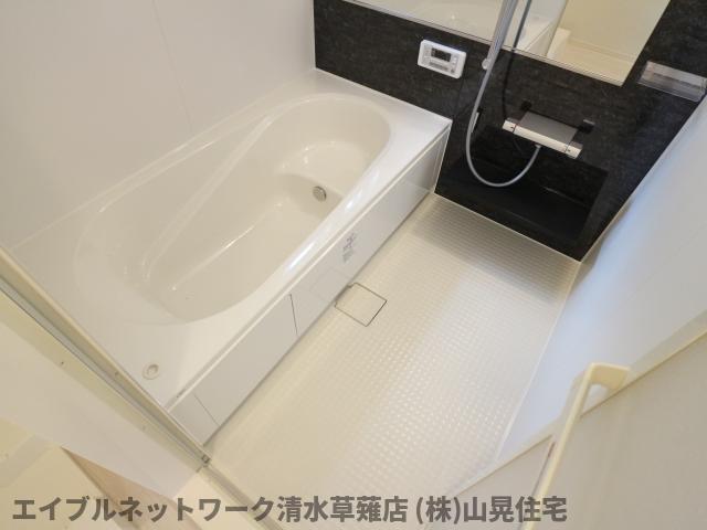 バス・シャワールーム　コンパクトで使いやすいお風呂です